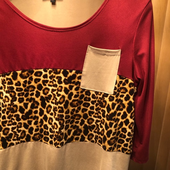 Women’s fall B Famous #USA Leopard print top - Picture 3 of 11